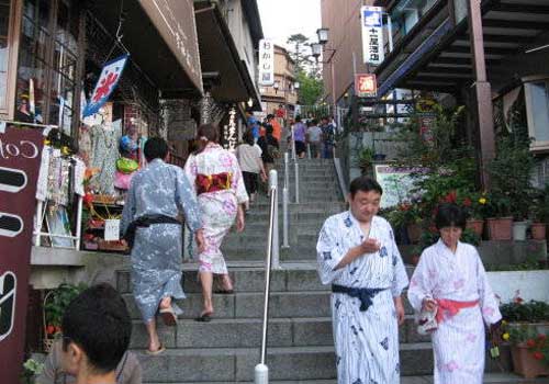 日本石段街 最适合谈情说爱的温泉小镇