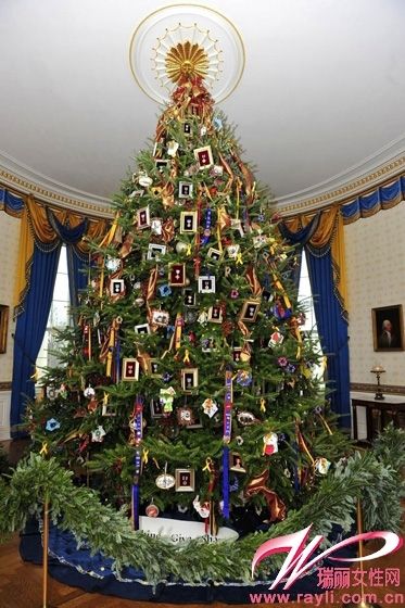 蓝厅里的“第一圣诞树”