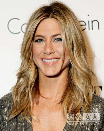 珍妮弗·安妮斯顿 (Jennifer Aniston)层次感发型