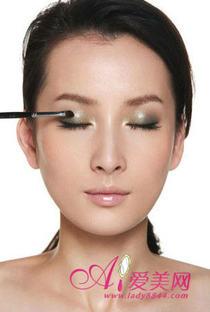 解析眼影化妆技巧演绎四种不同风格