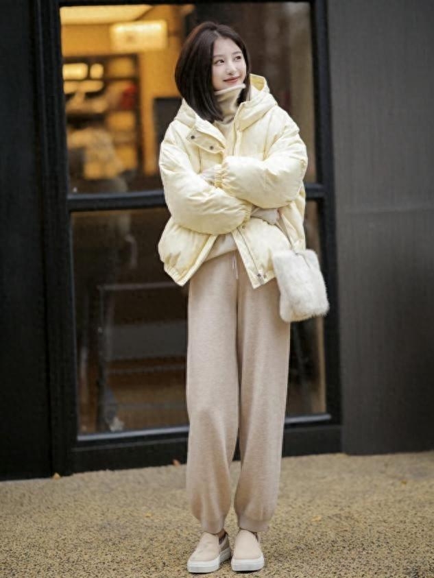 杭州女生真会打扮！满街都是“羽绒服+奶奶裤”，意外的洋气减龄